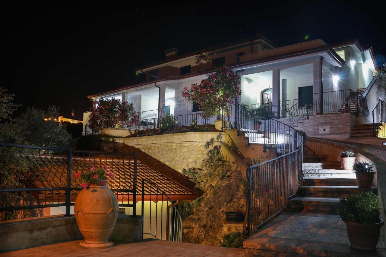 Casa Elisabetta Shortlets Apartment Caposele Exterior foto